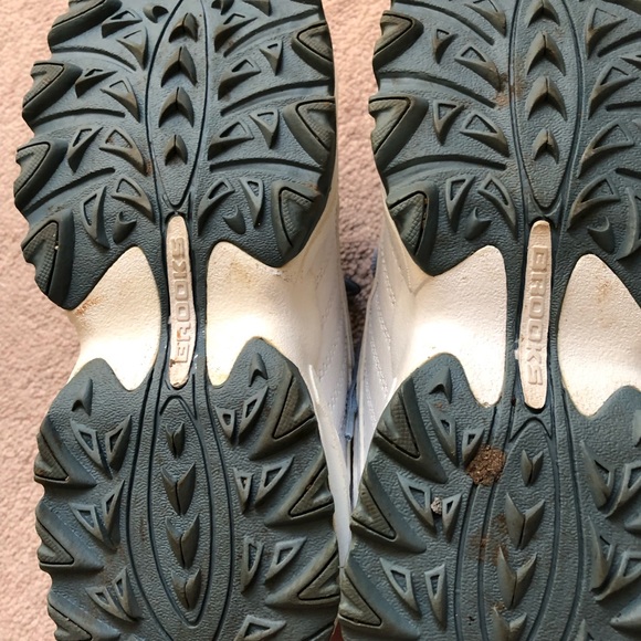 Brooks White Safety Shoes - Picture 7 of 8